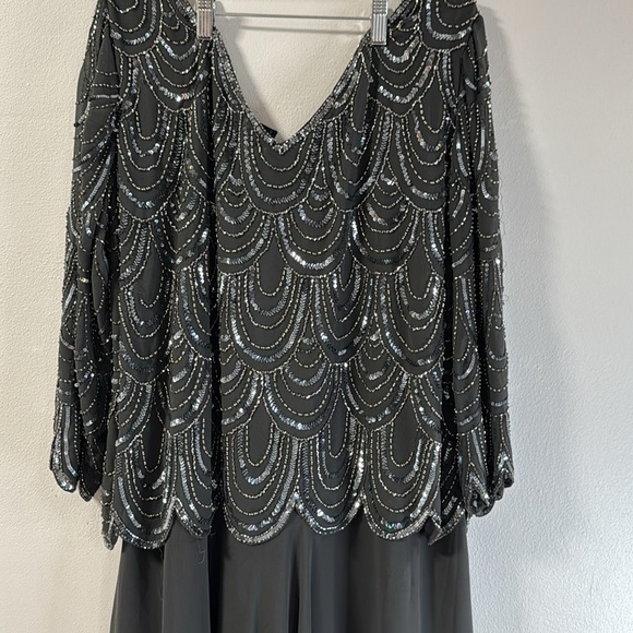 J Kara Plus Size 3/4 Sleeve w/ Scallop Beaded Pop Over Gown size 20W Gray #402 - Picture 7 of 9